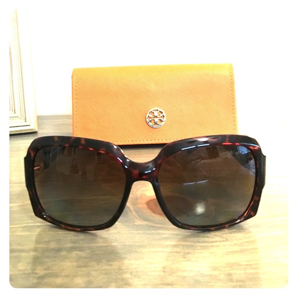 Tory Burch Accessories - Tory Burch Tortoise shell sunglasses and case